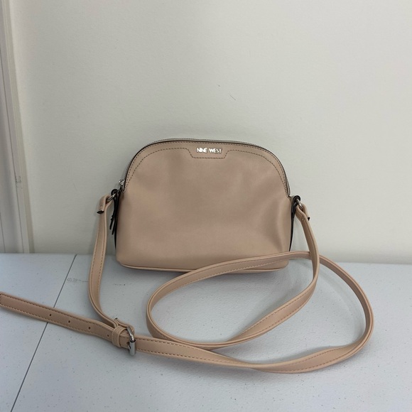 Nine West Handbags - Nine West women’s tan crossbody rounded double zip adjustable strap purse bag